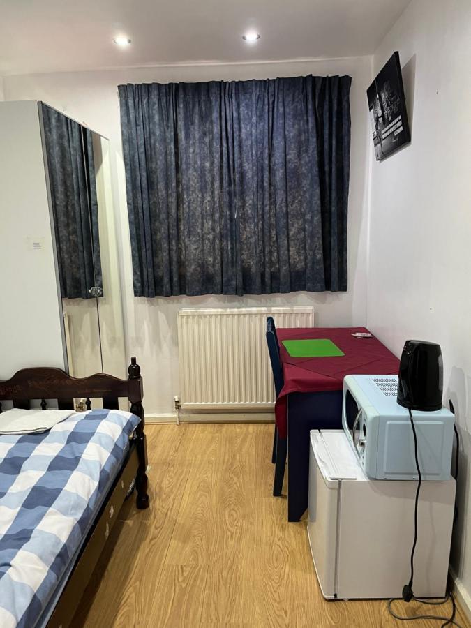 Comfortable Single Bedroom With Free On Site Parking Kingston upon Thames  Buitenkant foto